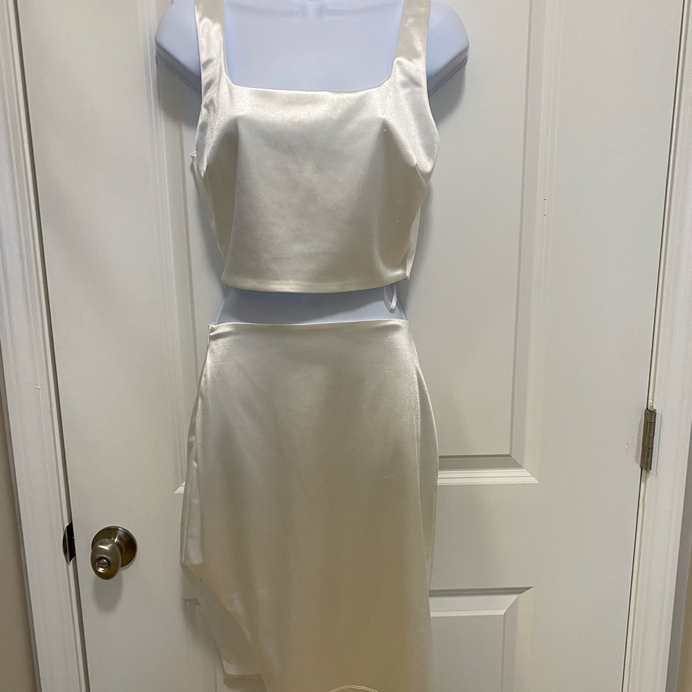 Lulu's white crop top satin Set